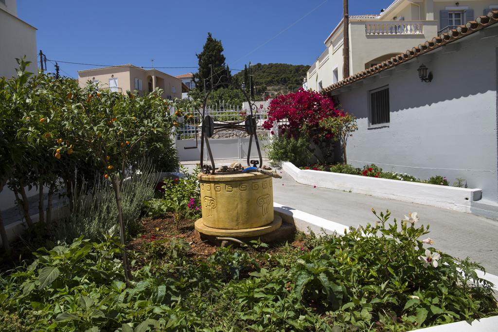 Bay'S Aparthotel Spetses Town Exterior photo